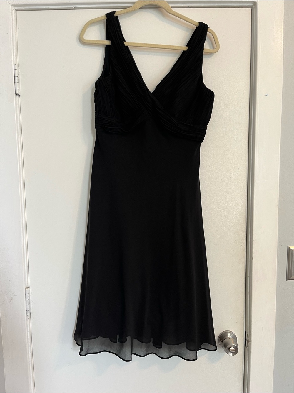 Chaps Black Sleeveless V-Neck Party Dress chiffon pleated size 10 cocktail